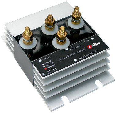 Battery combining Schottky diode model 'BCD-703', 12/24V (in & uit), 70A, 3 batterijen - 056161 72dpi - 9056161