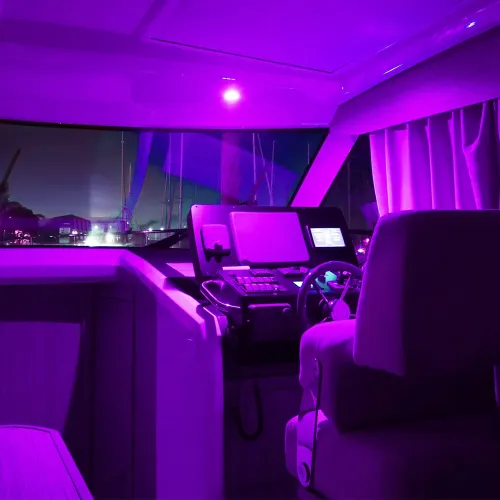 Hella Apelo Euroled 75 RGB/W plafondlamp, wit kunststof, 9-16VDC, 80&deg;, veerclip-montage - 9041389 3 - 9041389